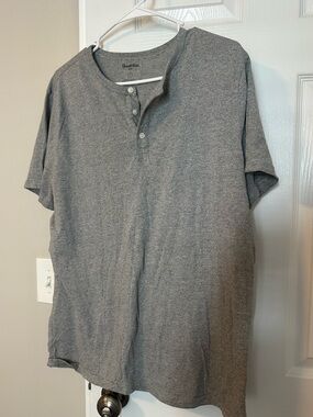 Men’s 3 button crewneck shirt